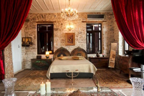Antique Red Luxury Suite 75 sqm